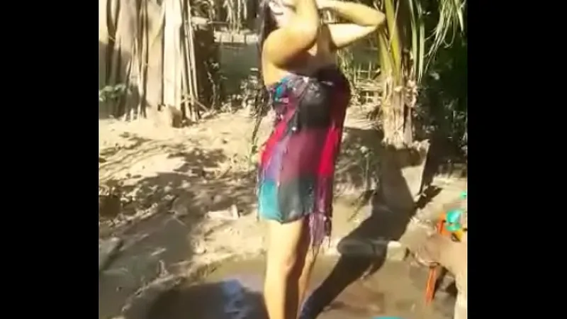 Intense Desi Didi Bath Scene