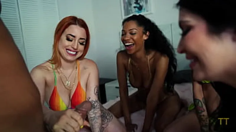 Five Girls Suck Teddy Tarantino - Sexy Scene - S1E22