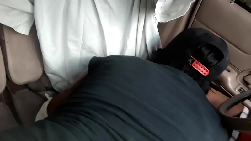Deepthroat Car Blowjob, Fat Ass Shaking