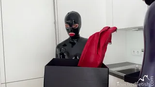 TouchedFetish – Real married amateur fetish Couple in shiny Latex Rubber Catsuits | Kissing an licking each other | Homemade