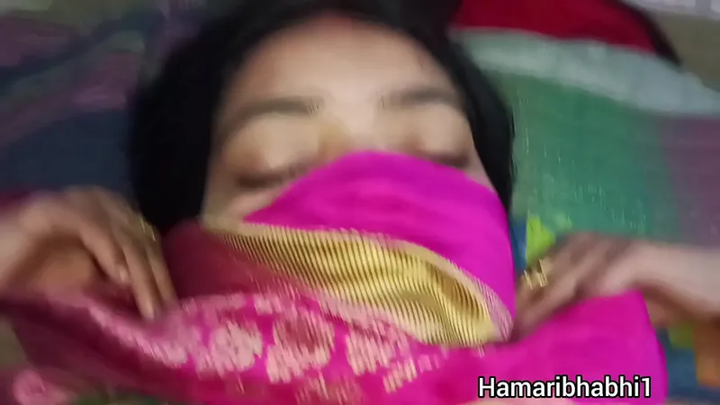 Sexy Indian Bhabhi in Saree