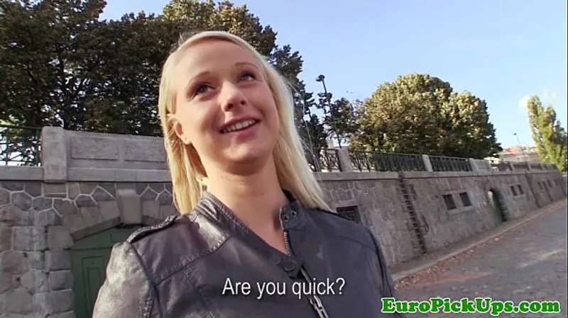 Amateur Cocksucking for Cash - Public Sex