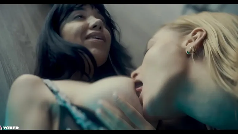 Blonde, Horny Seducer: Lesbian Act Before Unbirth - Hot Brunette Riding
