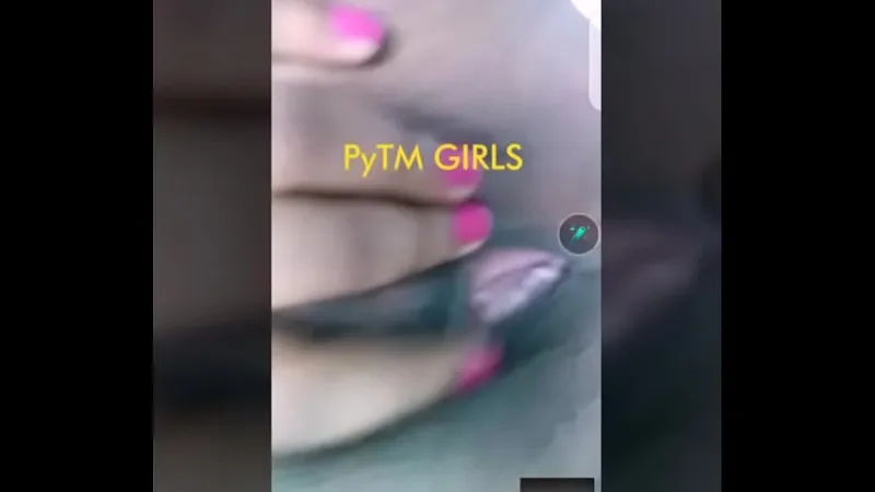 Big Boob Desi Bhabi Fingers Pussy - Live Call Paytm