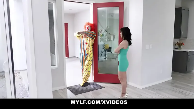 AlanaCruise Fellates Huge Clown Cock