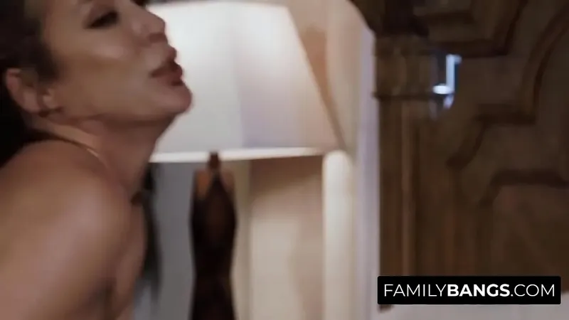 Romantic Late Encounter - Old Cousins ⭐ FamilyBangs.com