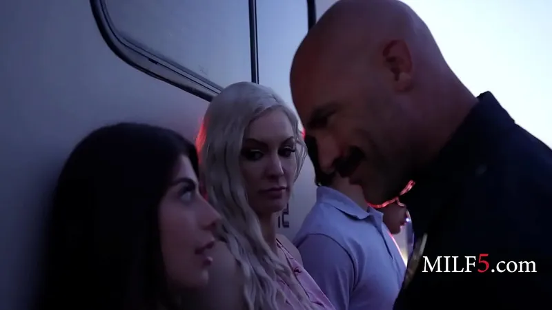 Cop Saves Stepmom & Stepdaughter: Raw Action
