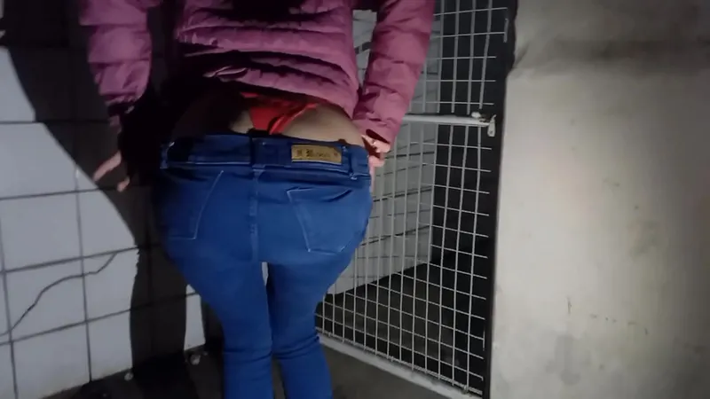 LynnScream Sis-In-Law Rough Doggy Outside Parents Home