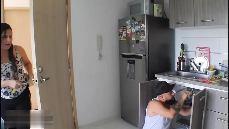 Husband's Infidelity Revenge: Fucking Plumber -Spanish Porn
