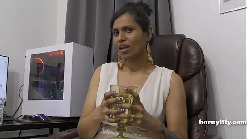 Indian MILF pisses in dirty panties - Cum Instantly