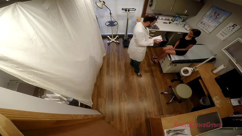Yesenia Sparkles, Doctor Tampa Exam - Small Boobs Fetish, Medfet 1/7