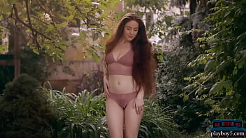 Holland's Stunning Natural Babe - Unveils Perfect Form
