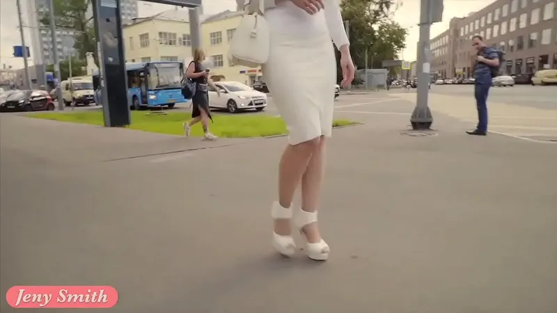 Jeny Smith's Street-Sexiest Performance