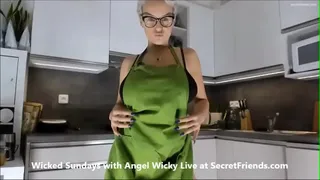Cucumber fuck with Angel Wicky Live!