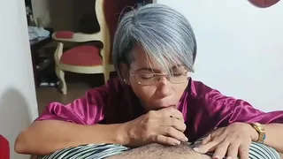 My stepsister seduces me when I am meditating on a problem and we end up in bed - Porn in Spanish.