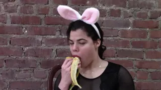 Hot Latina Makes Out With Her Banana