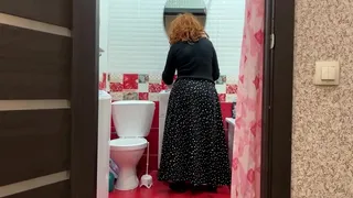 Mature lady got free and offered to fuck her ass in anal