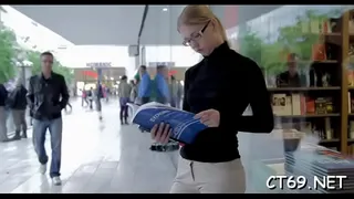 Filthy floozy gladly opens her throat to collect cum on her face
