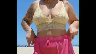 I found a lover who works at the beach and now I go to the beach almost naked just to make him hard