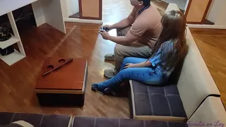 I take the opportunity to ride my boyfriend's horn with my stepbrother who fucks me from behind my cuckold boyfriend NTR