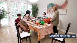 Thanksgiving Freeuse With Whole Family- Crystal Clark, Natalie Brooks