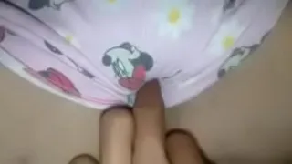 Spreading the beautiful girl's pussy, giving her a cock to suck until the cum filled her mouth, then still pushing the cock into her clitoris, fucking her pussy with loud moans, making her extremely aroused, she masturbated twice and cummed a lot.
