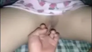Fucking a beautiful Thai girl's pussy until he cums inside her pussy hole.