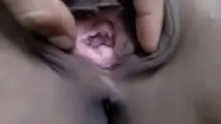 Spreading the beautiful girl's pussy, giving her a cock to suck until the cum filled her mouth, then still pushing the cock into her clitoris, fucking her pussy with loud moans, making her extremely aroused, she masturbated twice and cummed a lot.