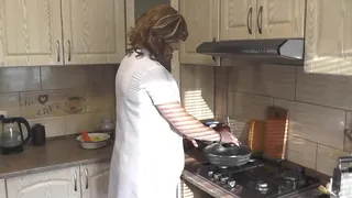 No panties and bra in high heeled stockings sexy MILF Frina continues nude cooking. Medical clothes.