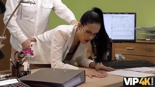 VIP4K. The amateur musician needs money, why does he twat the loan officer?