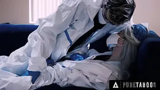 Lola Fae and Lucky Fate will finally be able to fuck together after months of pandemic. They will still take precautions to limit the risk of contamination. That won't stop Lucky from kissing Lola and coming on top of her.