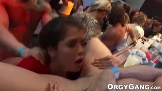 Party with hot babes turns into an orgy