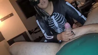 I fuck a sexy slut I met at a halloween party. She enjoys it without condom