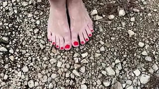 Pissing on MILF babe Feet on the Beach