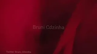 A blonde and a brunette taking rolls from the doorman Bruni CDzinha Recife