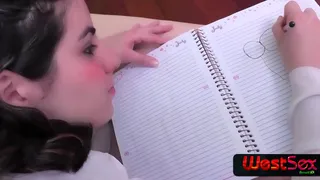 Novinha does delicious anal and takes milk in her mouth