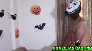 COUPLE GOES TO REST THINKING ABOUT HALLOWEEN ENDS FUCKING HOT THAT NINFET TRAVE SHE LOVES TO PUT ON HALLOWEEN.