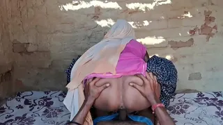My husband leaves his friend like this, it is so much fun, he puts my thick penis inside completely and I sigh Hindi