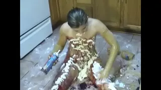 Amateur brunette nympho gets sloppy with ice cream toppings