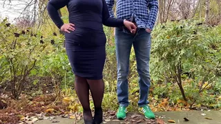 Juicy hot MILF in a sexy dress knows what guys like