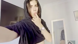 Arab girl with very hot turban