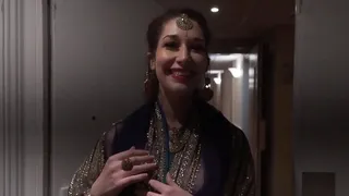 naked walk in hotel by Bollywood actress and caught by guest