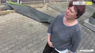 HAUSFRAU FICKEN - Sexy BBW Housewife Invite Neighbor To Take Care Of Her Pussy