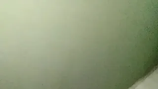 Latina receives cum in a hotel corridor