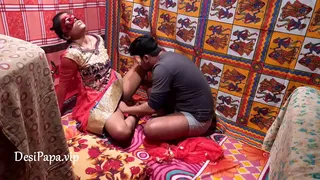 Horny Indian Aunty Fingering Pussy Showing Desperation For Hot Sex