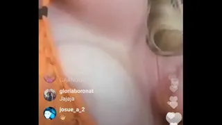 Show boobs
