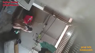 Ngintip cewek bohay indo mandi