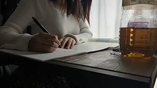 I tend to indulge in self-pleasure against my resolution. A cute perverted female college student who masturbates even though she should be studying.