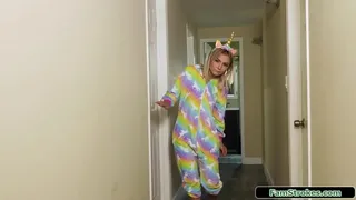 Petite stepsister masturbates on her stepbro jerking off.In his room she gives him a hand and wanks and deepthroats his big dick before shes fucked