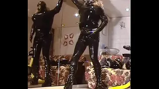 Roxina2004RubberGurlGasmaskHorny111104XL.WMV